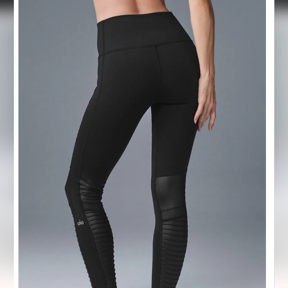 Alo 7/8 High-Waist Moto Legging Black High-Waisted Leggings - XS - Picture 2 of 16